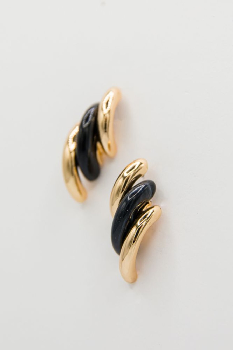 Golden Stella Jewelry | Curved Oval Shape Earrings, Black